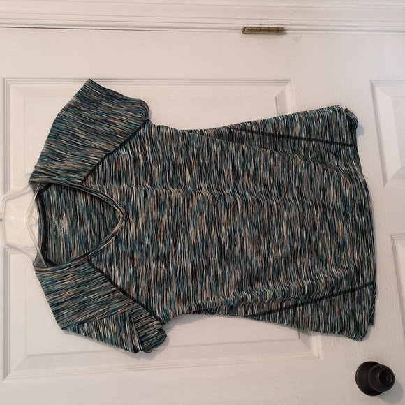 Women's Assorted Athletic Shirts - Lot Of 7 - Picture 14 of 15